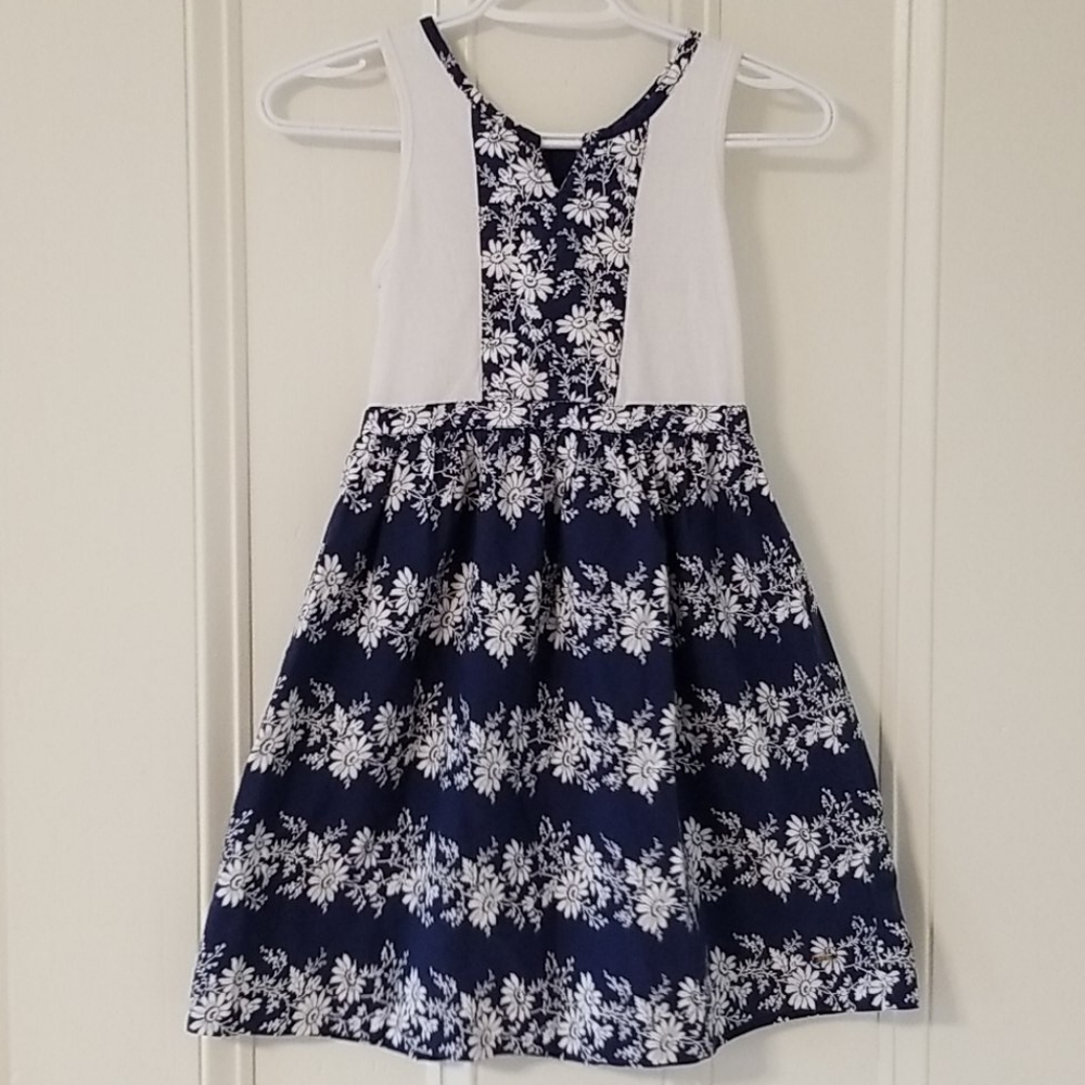 Girls Dress size M (8/10)